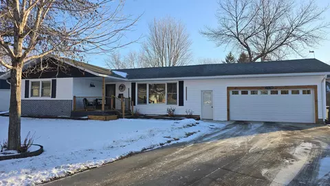 1114 Bruce Cir, Marshall, MN 56258