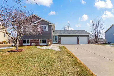 568 Woodduck Trl, Lino Lakes, MN 55014