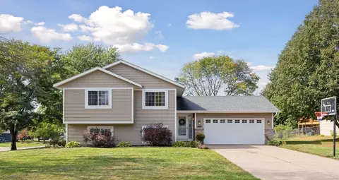 2260 Hallmark Ave N, Oakdale, MN 55128