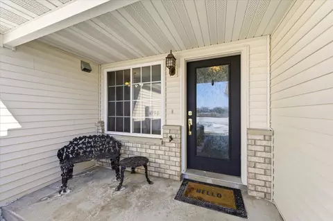 943 Serenity Cir, Young America, MN 55397