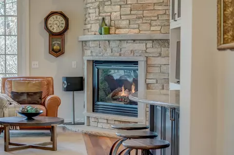 27 Pine Rd, North Oaks, MN 55127