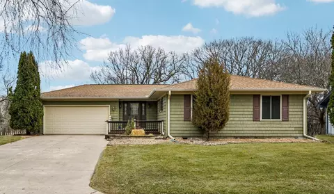 9545 Garrison Way, Eden Prairie, MN 55347