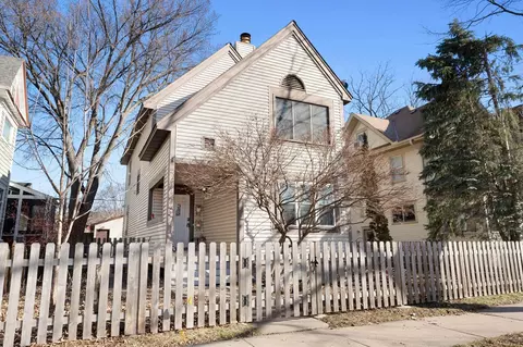 695 Hague Ave, Saint Paul, MN 55104