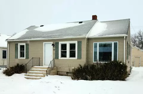 910 11th St, International Falls, MN 56649