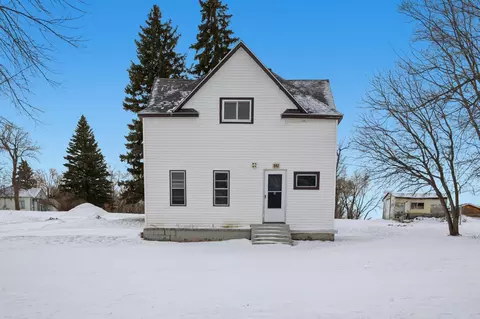 842 Center St, Enderlin, ND 58027