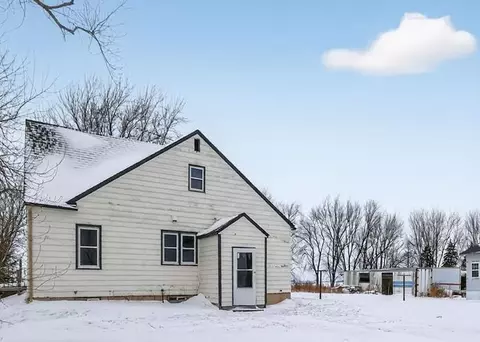 8225 485th St, Kenyon, MN 55946