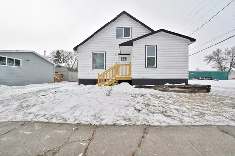 213 2nd St S, Wahpeton, ND 58075