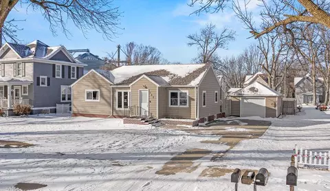 302 S Oak St, Hendricks, MN 56136