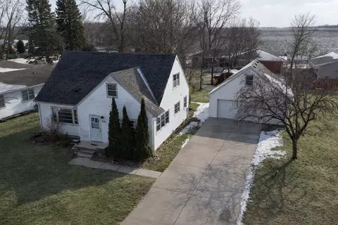 903 W Birch Ave, Olivia, MN 56277