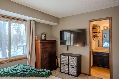 Bedroom - 858 Sudberry Ln, Eagan, MN 55123 photo 2 of 4