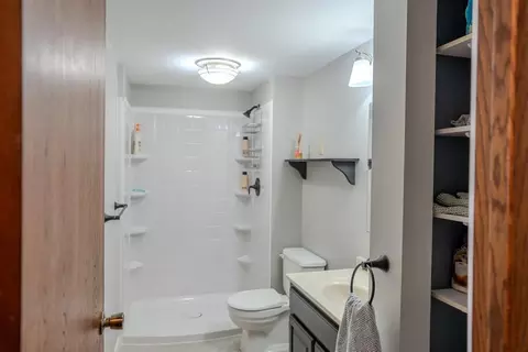 Bath - 858 Sudberry Ln, Eagan, MN 55123 photo 2 of 2