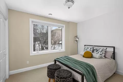 Bedroom - 560 Marshall St, Duluth, MN 55803 photo 6 of 10