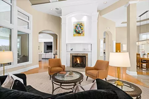 Living - 560 Marshall St, Duluth, MN 55803 photo 2 of 10