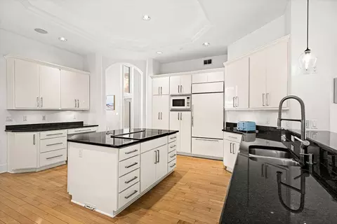 Kitchen - 560 Marshall St, Duluth, MN 55803 photo 1 of 5