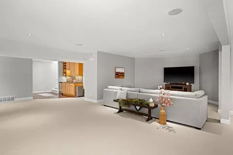 Living - 560 Marshall St, Duluth, MN 55803 photo 8 of 10
