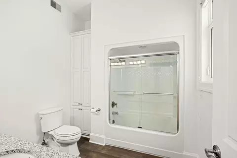 Bath - 560 Marshall St, Duluth, MN 55803 photo 7 of 8