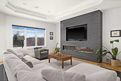 Living - 560 Marshall St, Duluth, MN 55803 photo 10 of 10