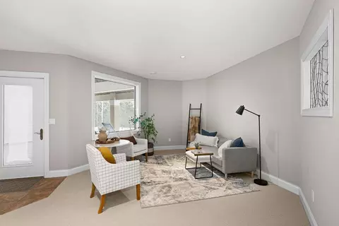 Living - 560 Marshall St, Duluth, MN 55803 photo 7 of 10