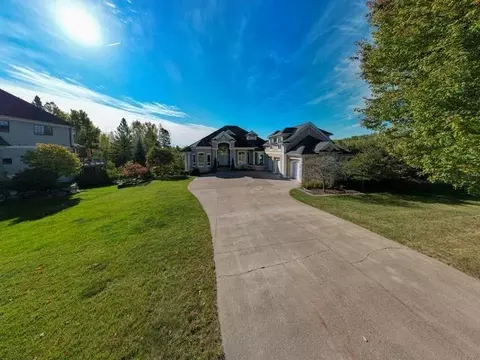 Exterior - 560 Marshall St, Duluth, MN 55803 photo 6 of 21