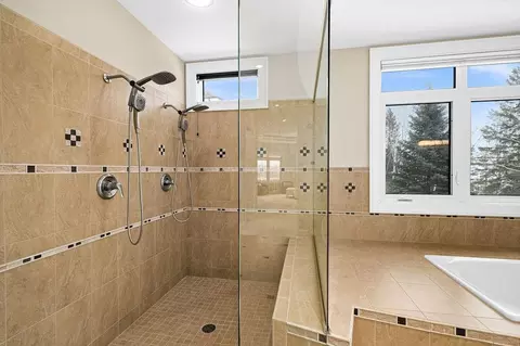 Bath - 560 Marshall St, Duluth, MN 55803 photo 1 of 8