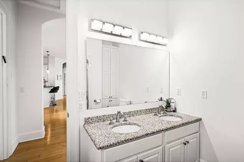 Bath - 560 Marshall St, Duluth, MN 55803 photo 8 of 8