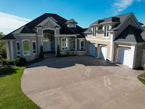 Exterior - 560 Marshall St, Duluth, MN 55803 photo 15 of 21