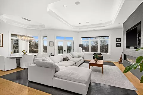 Living - 560 Marshall St, Duluth, MN 55803 photo 9 of 10