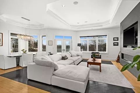 Living - 560 Marshall St, Duluth, MN 55803 photo 6 of 10