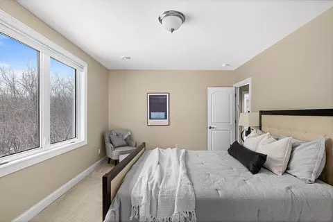 Bedroom - 560 Marshall St, Duluth, MN 55803 photo 4 of 10