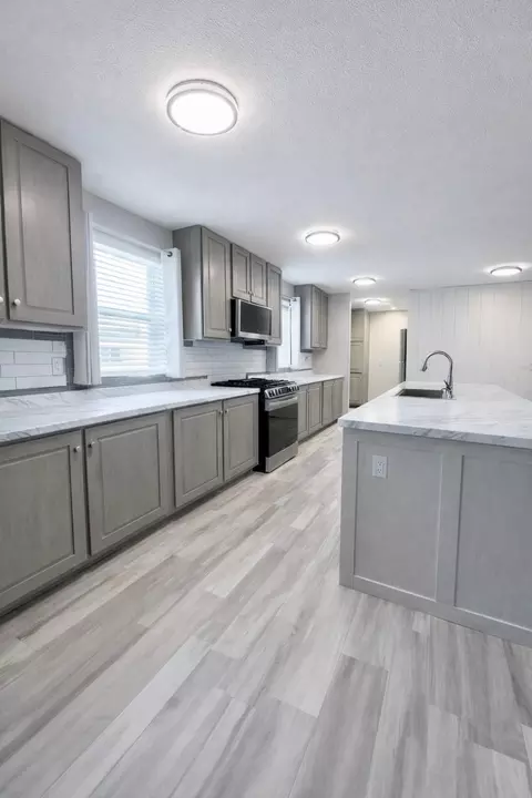 Kitchen - 68 Joymar Dr, Saint Cloud, MN 56301 photo 5 of 8