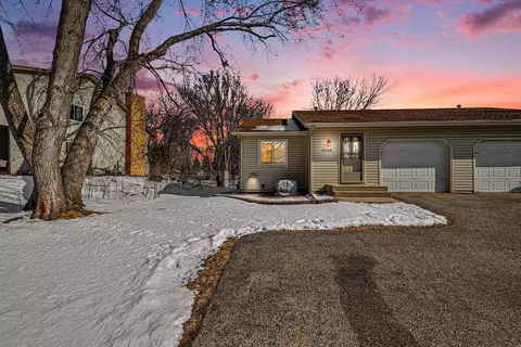 8305 Tamarack Trl, Eden Prairie, MN 55347
