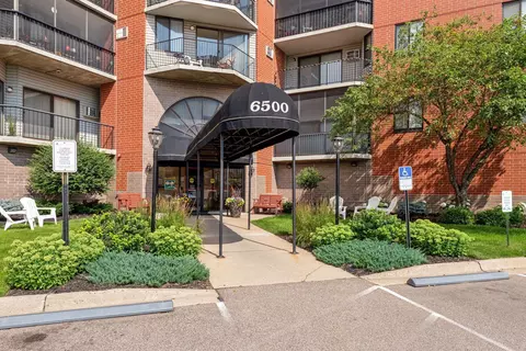 6500 Woodlake Dr #202, Richfield, MN 55423