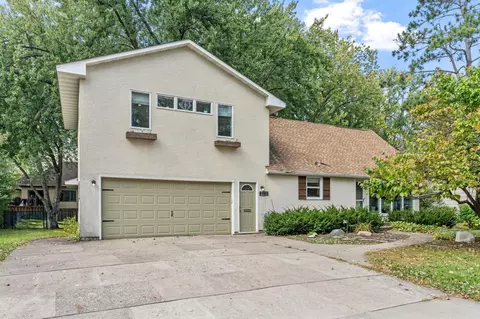 212 Birchwood Dr N, Stillwater, MN 55082
