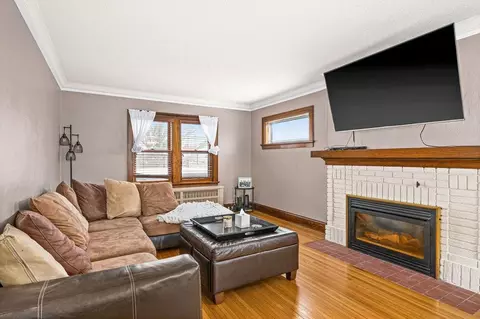 Living - 312 N 40th Ave E, Duluth, MN 55804 photo 2 of 5