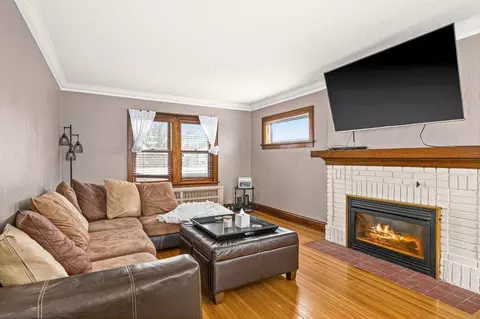 Living - 312 N 40th Ave E, Duluth, MN 55804 photo 1 of 5