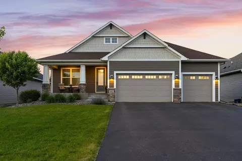 9062 7th St N, Lake Elmo, MN 55042