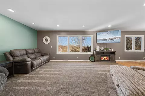 Living - 14159 Summit Ln, Waseca, MN 56093 photo 1 of 5