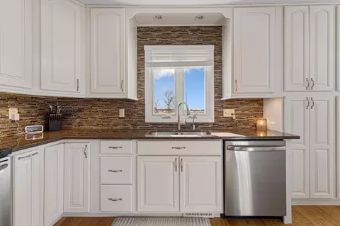 Kitchen - 14159 Summit Ln, Waseca, MN 56093 photo 2 of 4