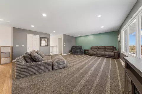 Living - 14159 Summit Ln, Waseca, MN 56093 photo 3 of 5