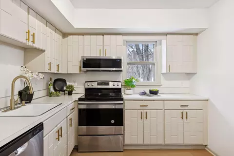 Kitchen - 1500 Quebec Ave N, Champlin, MN 55316 photo 2 of 3