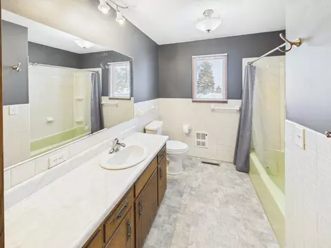 Bath - 702 Dakota Ave, Hoffman, MN 56339 photo 1 of 1