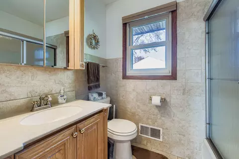 Bath - 6802 117th Ave N, Champlin, MN 55316 photo 1 of 2