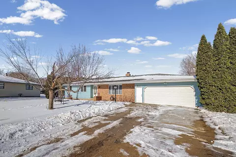 521 Mcdevitt St, Shakopee, MN 55379