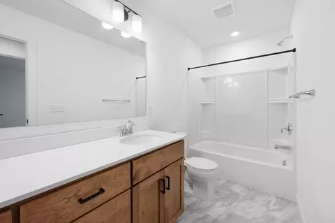 Bath - 6301 Red Cedar Dr, Chaska, MN 55318 photo 9 of 9