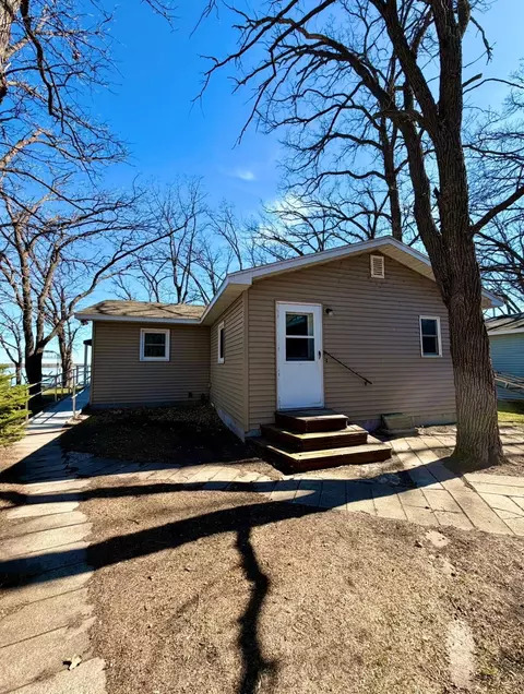 36678 Oak Point Dr, New York Mills, MN 56567