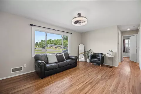 4370 Nicols Rd, Eagan, MN 55122 photo 7