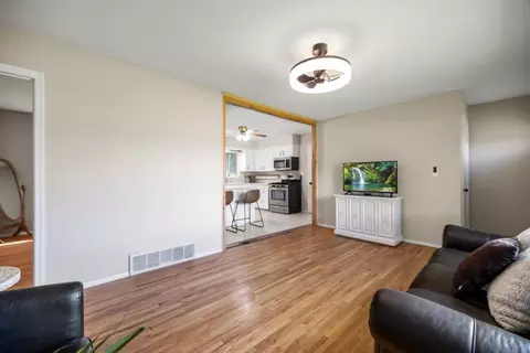 4370 Nicols Rd, Eagan, MN 55122 photo 9