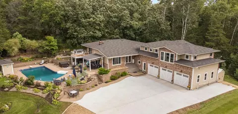 217 Cedar Dr W, Hudson, WI 54016