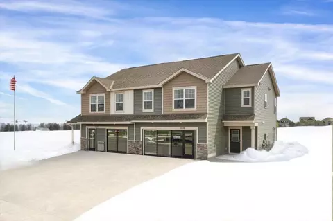 1916 Highview Ter, Shakopee, MN 55379