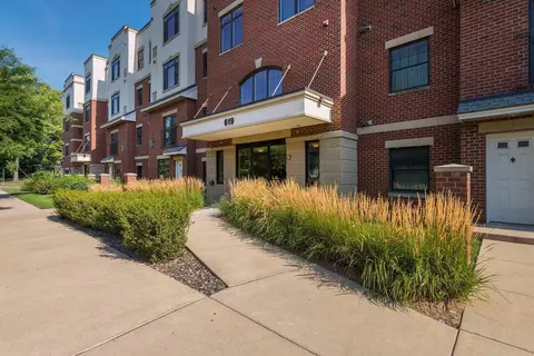 619 8th St SE #409, Minneapolis, MN 55414